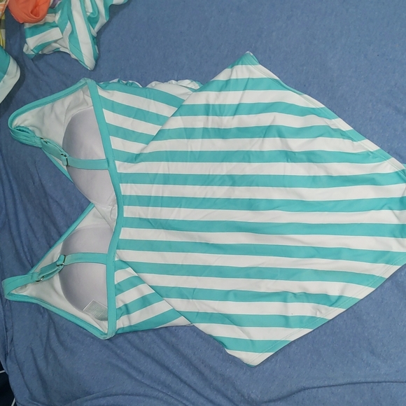 Swimsuit - Picture 2 of 3